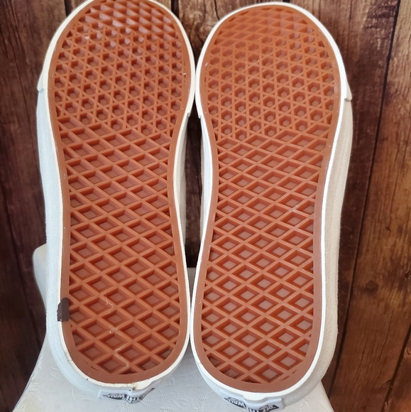 Vans - Picture 2 of 8